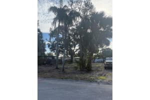 6611 Kingswood Dr N, ST PETERSBURG