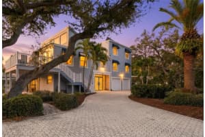 557 Venice Ln, SARASOTA