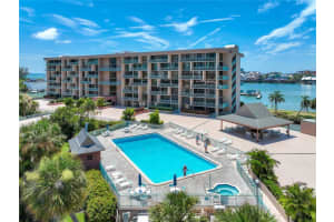 1 Key Capri #612w, TREASURE ISLAND