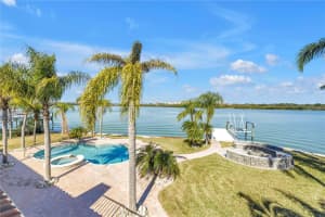 583 Crystal Dr, MADEIRA BEACH