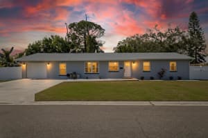 8050 Carolyn St Ne, ST PETERSBURG