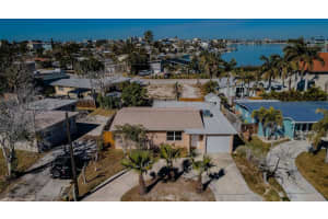 713 Pruitt Dr, MADEIRA BEACH