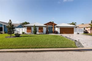 120 97th Ave Ne, ST PETERSBURG