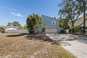 105 Peterson Ln, PALM HARBOR 105 Peterson Ln, PALM HARBOR