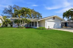 541 Lillian Dr, MADEIRA BEACH