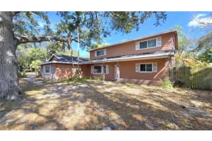 1595 Oak Ln, CLEARWATER