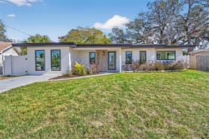 203 Driftwood Dr W, PALM HARBOR