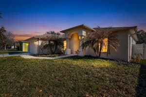 317 Carriage Crossing Cir, BRANDON