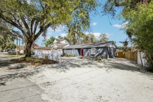 3905 West Lake Dr, SEFFNER