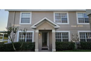 641 Kensington Lake Cir, BRANDON