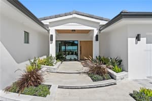 2580 E Bay Isle Dr Se, ST PETERSBURG