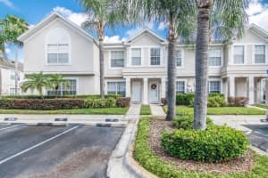 427 Kensington Lake Cir, BRANDON