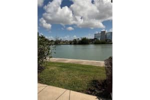 7425 Bay Island Dr S #103, SOUTH PASADENA