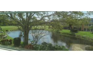 225 Country Club Dr #c225, LARGO