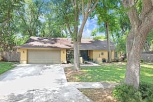 504 Triple Crown Ct, SEFFNER