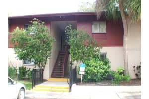 8609 N Champlain Ct #77, TAMPA