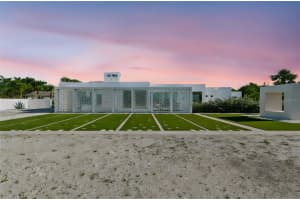 7647 Sanderling Rd, SARASOTA