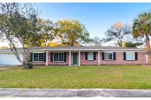 706 S Pearl Cir, BRANDON