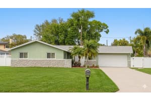 7955 Bayshore Dr, SEMINOLE