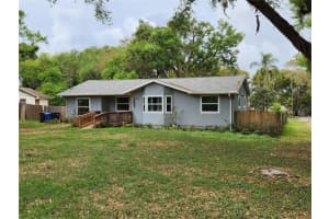 1926 Meadowridge Dr, VALRICO