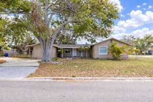 6855 Dartmouth Ave N, ST PETERSBURG