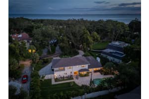 1835 Serpentine Dr S, ST PETERSBURG