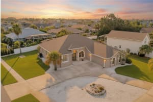 821 Greenview Dr, APOLLO BEACH