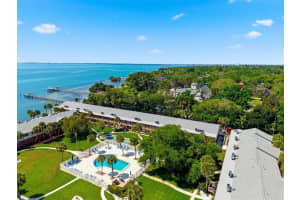 650 Pinellas Point Dr S #230, ST PETERSBURG