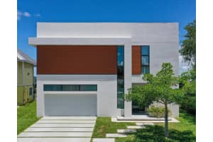 14077 N Bayshore Dr, MADEIRA BEACH