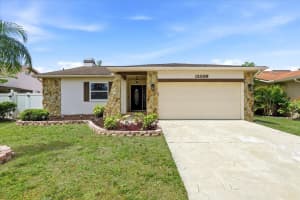 12836 Pineway Dr, LARGO