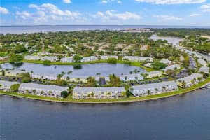 213 Seahorse Dr Se #b, ST PETERSBURG