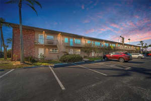 2 Causeway Blvd #208, DUNEDIN