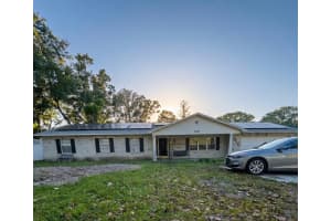1910 Lithia Pinecrest Rd, VALRICO