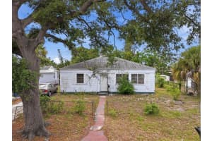 329 Kingston St S, ST PETERSBURG