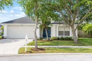 27606 Sky Lake Cir, WESLEY CHAPEL