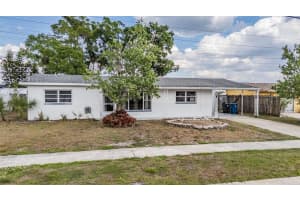 307 Country Club Dr, OLDSMAR