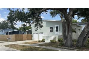 8601 Rue Chateau Dr, LARGO