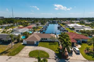 9773 1st St Ne, ST PETERSBURG