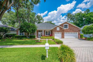 2221 Valrico Forest Dr, VALRICO