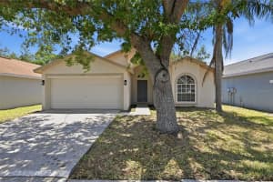 1653 Portsmouth Lake Dr, BRANDON