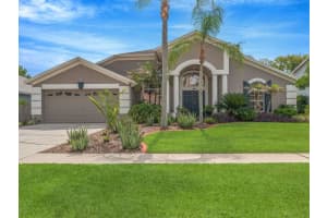 1804 River Crossing Dr, VALRICO