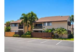 855 N Village Dr N #101, ST PETERSBURG