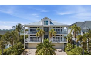 24 N Pine Cir, BELLEAIR