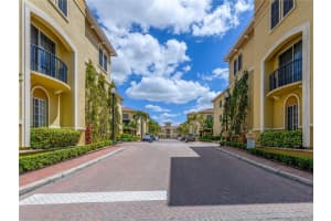 131 Grand Beach Pl #131, TAMPA