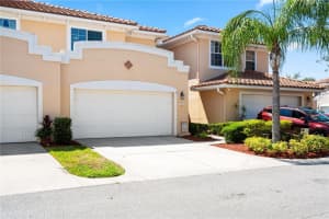 210 Valencia Cir, ST PETERSBURG