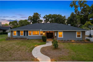 2210 Arbor Oaks Dr, VALRICO