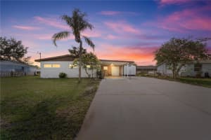 6221 Florida Cir E, APOLLO BEACH 6221 Florida Cir E, APOLLO BEACH
