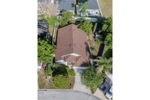 611 China Berry Cir, DAVENPORT