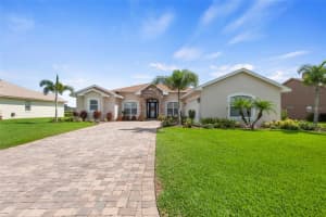 610 Hart Lake Dr, WINTER HAVEN