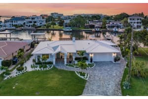 2296 Edythe Dr